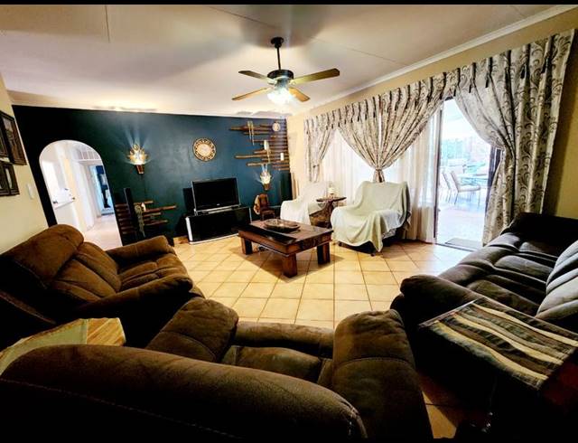 4 BEDROOM PROPERTY TO RENT IN ROOIHUISKRAAL
